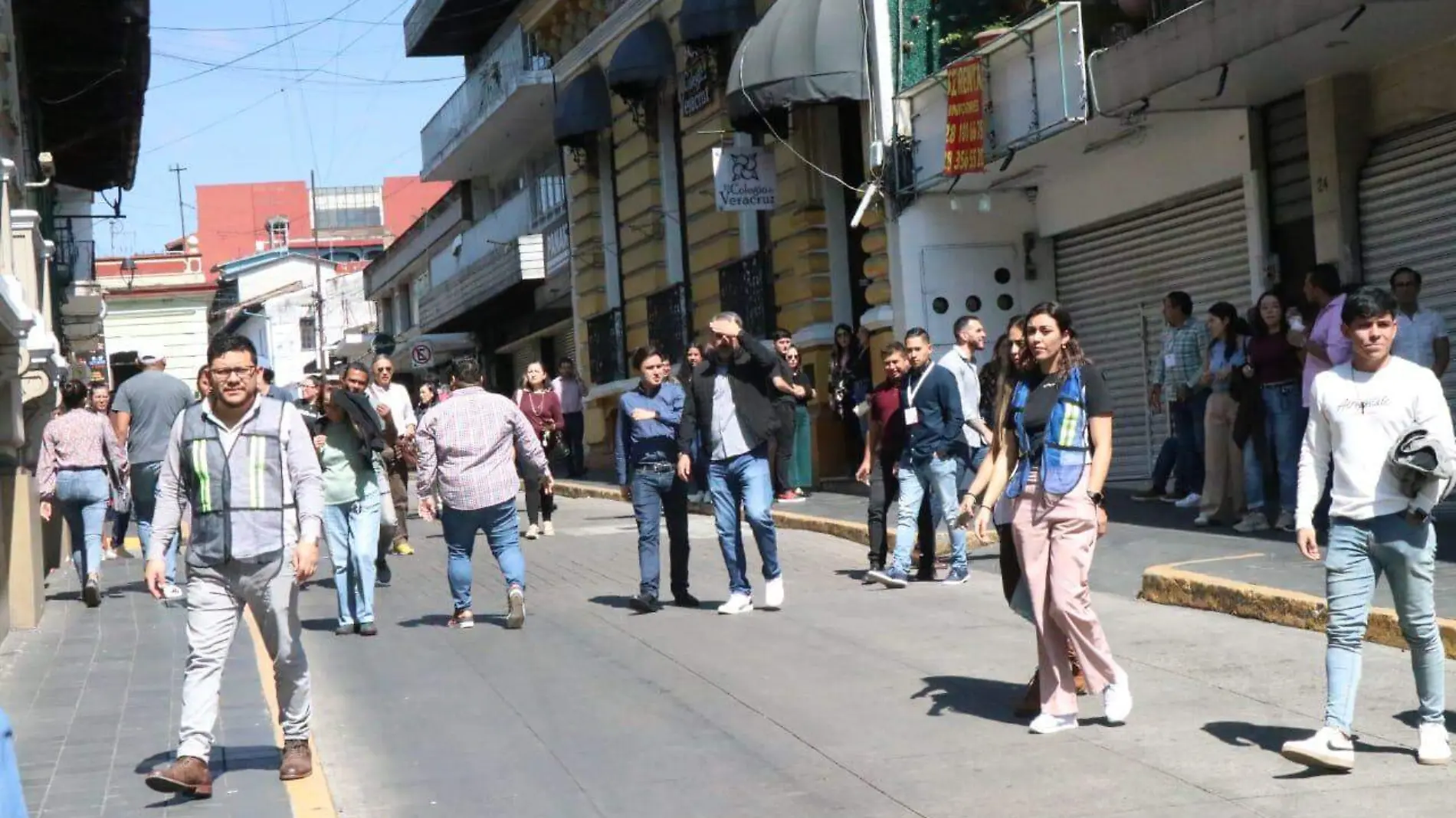 Desalojan edificio del CECyTE por olor a gas en Xalapa 